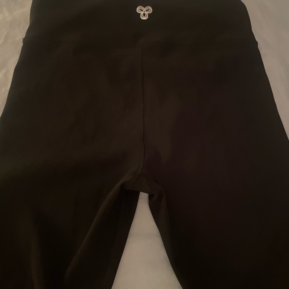 Aritzia TnAction
TnaSLICK™ Rib Atmosphere Hi-Rise Legging Size Large NEW - Picture 2 of 3